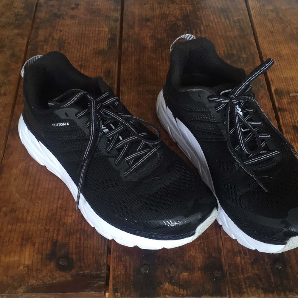 EUC Hoka one one Clifton 6 size 5.5 wide